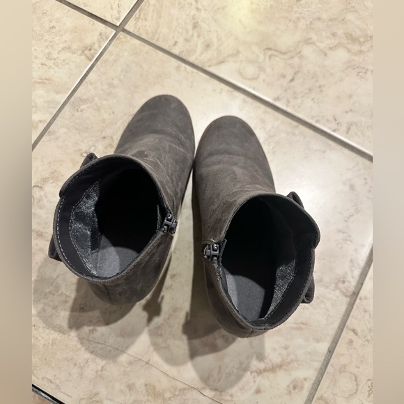 The Childrens Place Booties - Picture 6 of 11